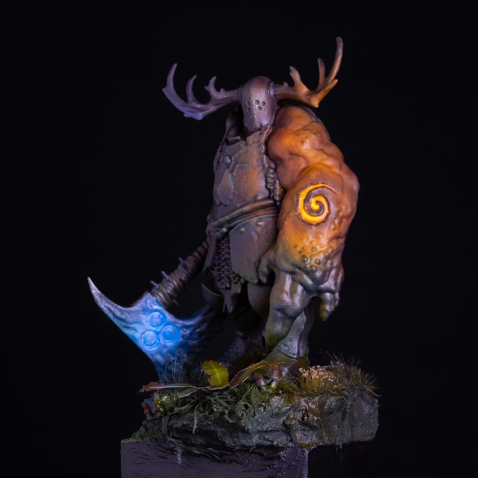Mulgoth the Cleaver, three-quarter showing the glowing arm